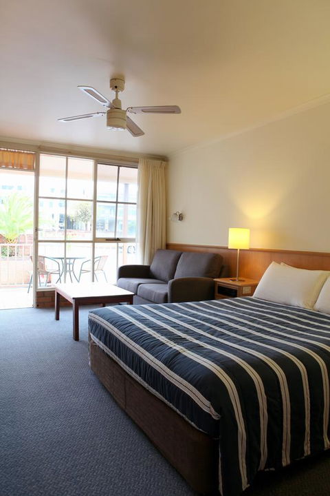 Summerhill Motor Inn - Accommodation Bookings 33