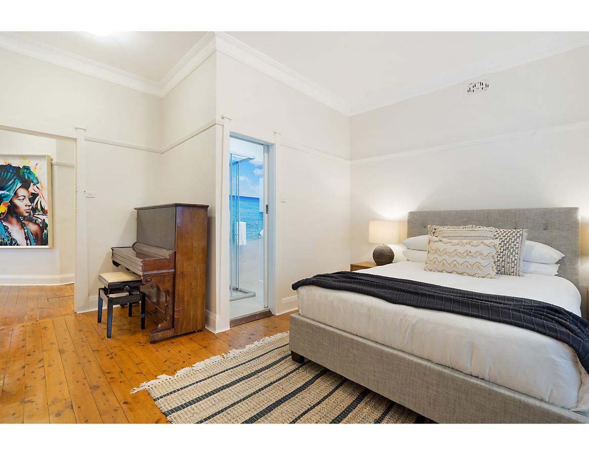 Huge Garden Apartment In The Heart Of Bondi Beach - thumb 2
