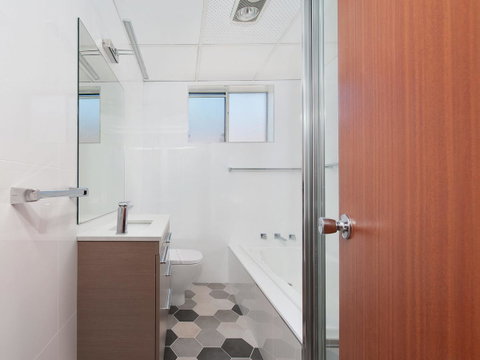 Victoria Parade, Kiah, Unit 10, 53 - Accommodation Bookings 11