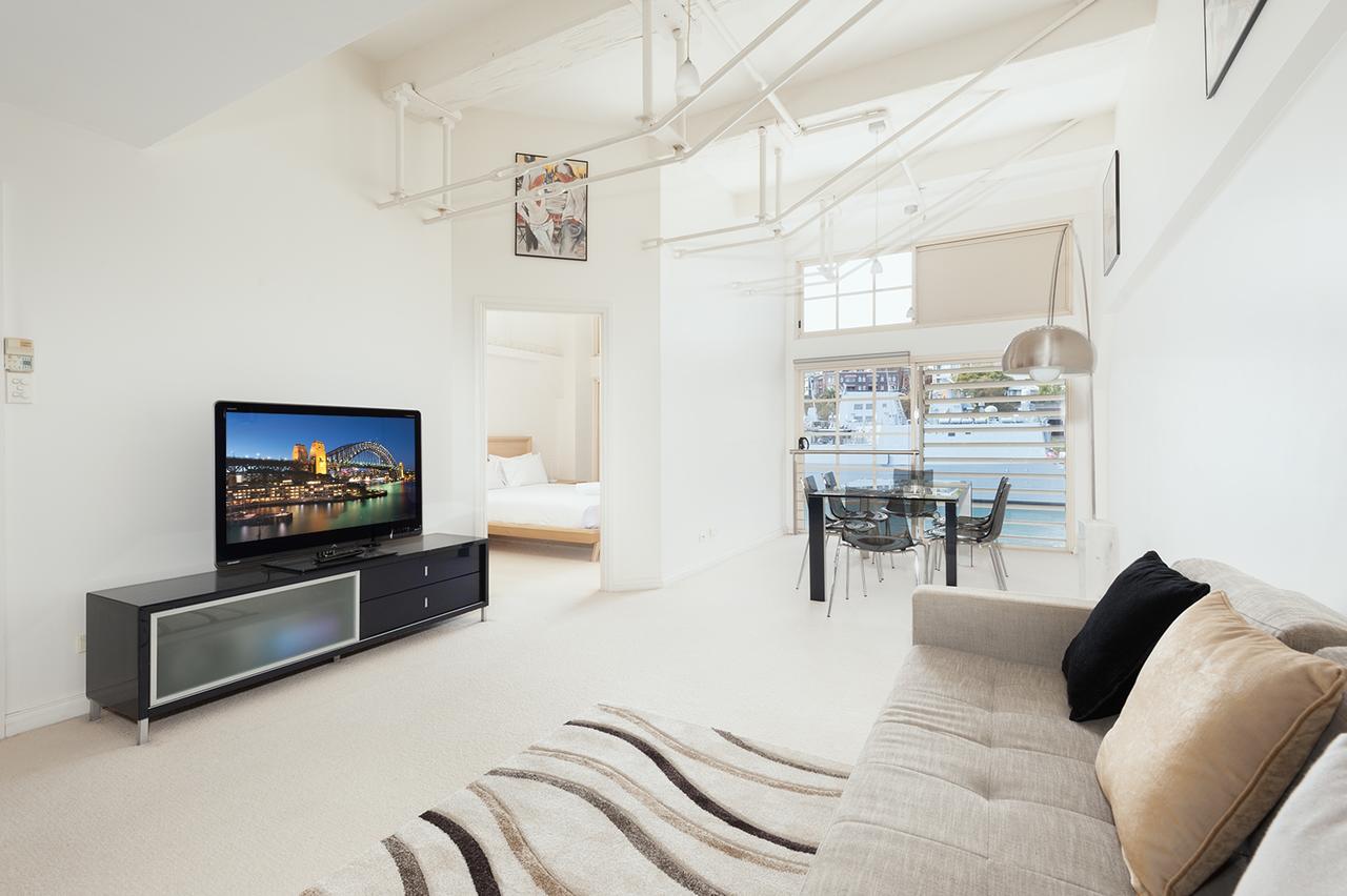 Waterfront Apartment On Sydney Harbour - thumb 1