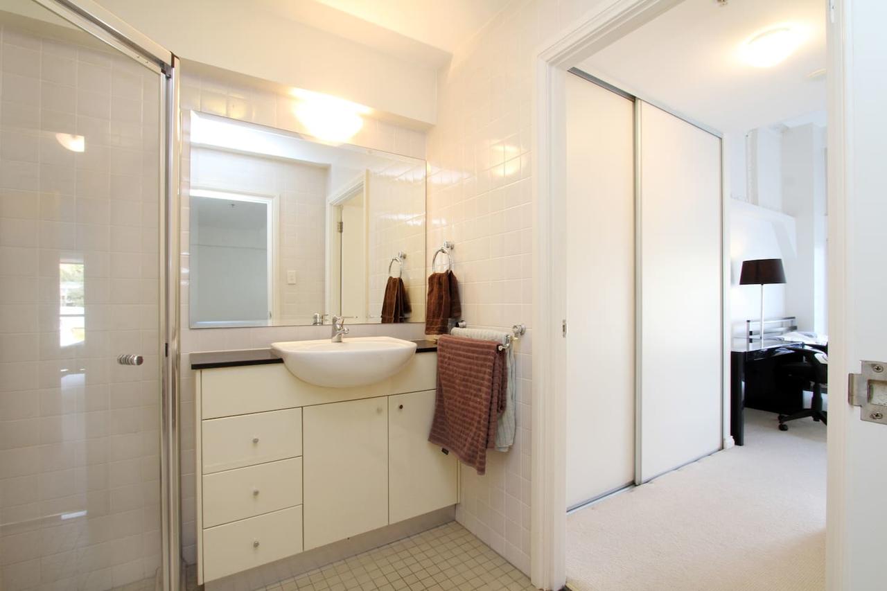 Waterfront Apartment On Sydney Harbour - thumb 4