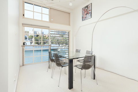 Waterfront Apartment On Sydney Harbour - Accommodation Bookings 2