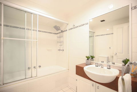 Vibrant Inner-city Living - Darling Harbour Fringe - Accommodation Bookings 6