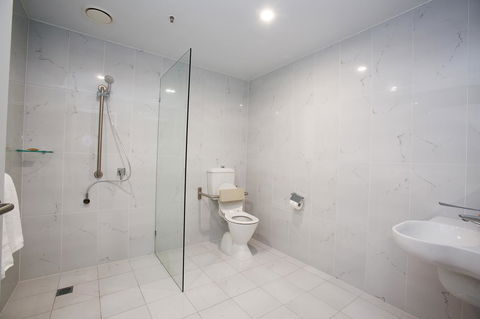 The Lucky Hotel - Accommodation Bookings 36