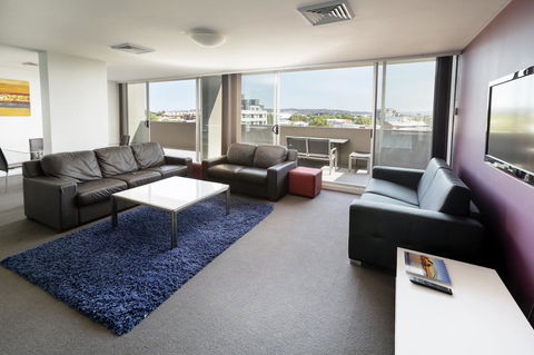 Honeysuckle Executive Apartments - Accommodation Bookings 40