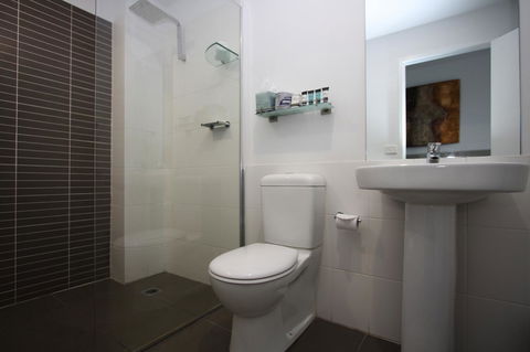 Honeysuckle Executive Apartments - Accommodation Bookings 22