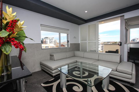 Honeysuckle Executive Apartments - Accommodation Bookings 18