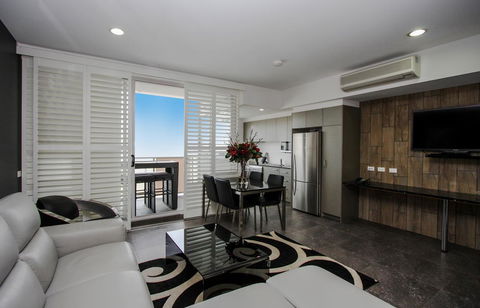 Honeysuckle Executive Apartments - Accommodation Bookings 11
