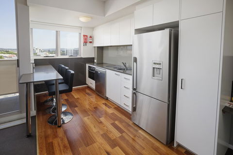Honeysuckle Executive Apartments - Accommodation Bookings 4
