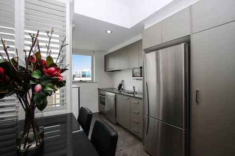 Honeysuckle Executive Apartments - Accommodation Bookings 10