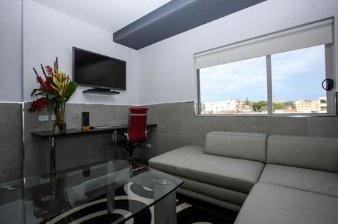 Honeysuckle Executive Apartments - Accommodation Bookings 17
