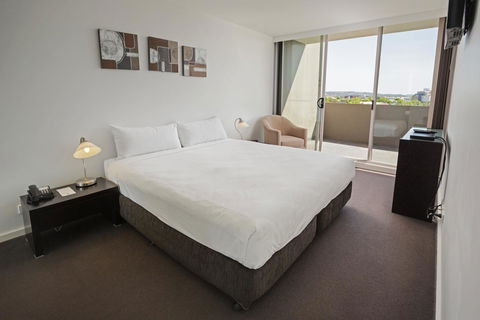 Honeysuckle Executive Apartments - Accommodation Bookings 36