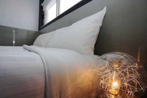Honeysuckle Executive Apartments - Accommodation Bookings 23