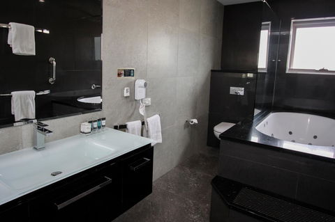 Honeysuckle Executive Apartments - Accommodation Bookings 39