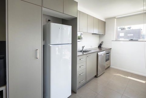 Honeysuckle Executive Apartments - Accommodation Bookings 5