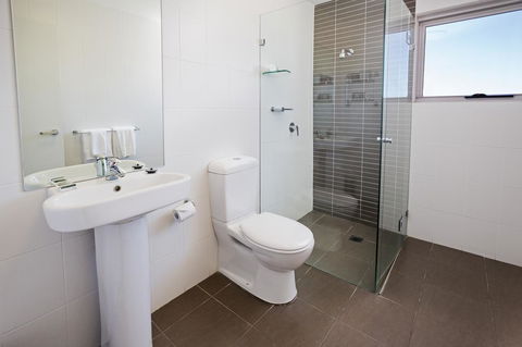 Honeysuckle Executive Apartments - Accommodation Bookings 26