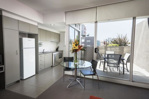 Honeysuckle Executive Apartments - Accommodation Bookings 6