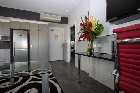 Honeysuckle Executive Apartments - Accommodation Bookings 15