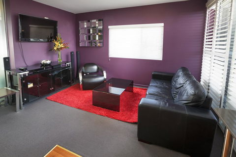 Honeysuckle Executive Apartments - Accommodation Bookings 13