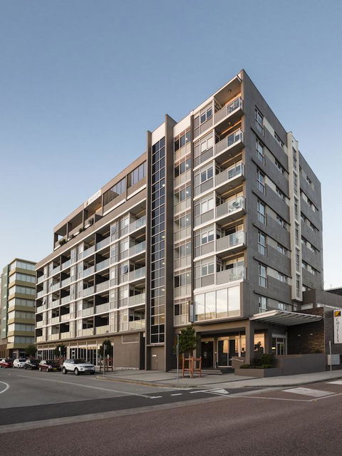 Honeysuckle Executive Apartments - Accommodation Bookings 37