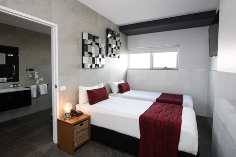 Honeysuckle Executive Apartments - Accommodation Bookings 2