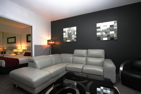 Honeysuckle Executive Apartments - Accommodation Bookings 9
