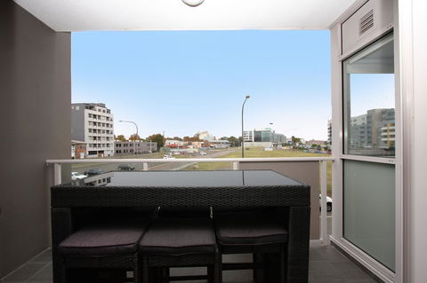 Honeysuckle Executive Apartments - Accommodation Bookings 3