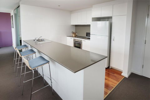 Honeysuckle Executive Apartments - Accommodation Bookings 42