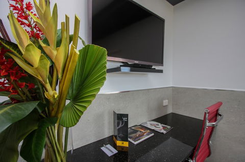 Honeysuckle Executive Apartments - Accommodation Bookings 20