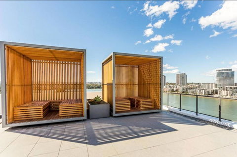 Brand New 3 Bedrooms Apt With Waterfront View - Accommodation Bookings 2