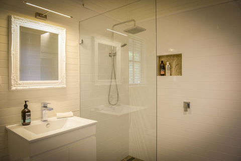 Arcadia - The Barn Cottage & Rosehill Cottage - Accommodation Bookings 11