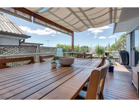 Spacious Cottage With Views, 10 Mins From The City - Accommodation Bookings 8