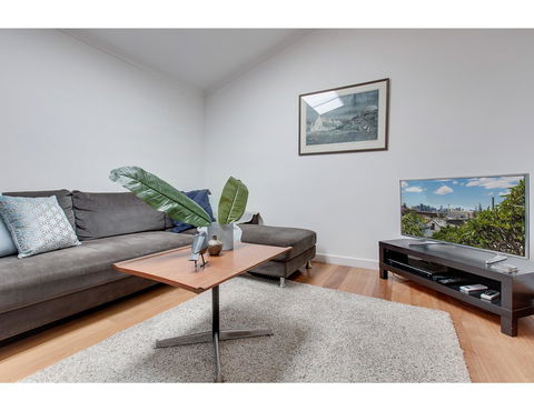 Spacious Cottage With Views, 10 Mins From The City - Accommodation Bookings 7