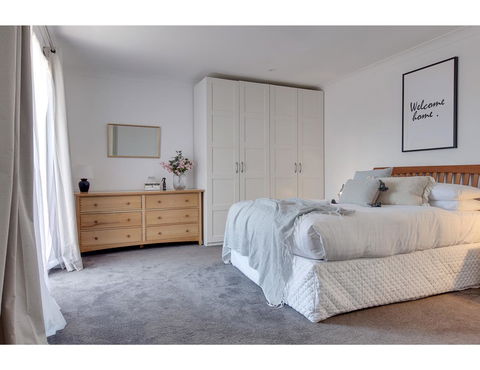 Spacious Cottage With Views, 10 Mins From The City - Accommodation Bookings 1