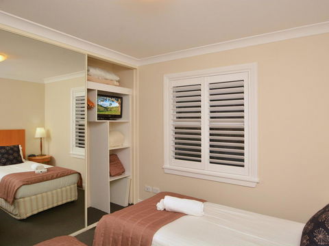 Villa De Saran Located Within Cypress Lakes - Accommodation Bookings 10