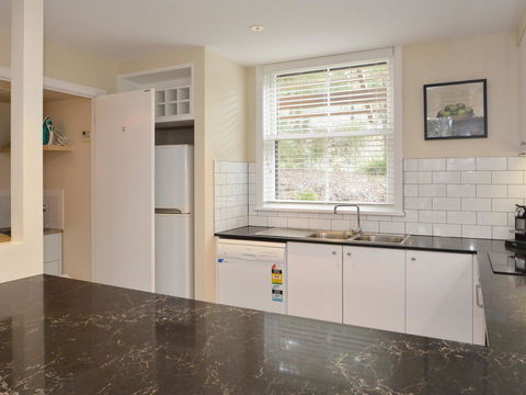 Villa De Saran Located Within Cypress Lakes - Accommodation Bookings 3