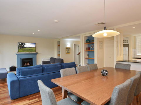 Villa De Saran Located Within Cypress Lakes - Accommodation Bookings 12