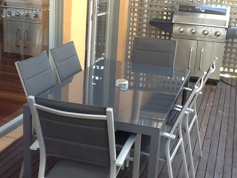 Villa De Saran Located Within Cypress Lakes - Accommodation Bookings 7