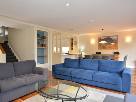 Villa De Saran Located Within Cypress Lakes - Accommodation Bookings 11