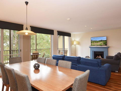 Villa De Saran Located Within Cypress Lakes - Accommodation Bookings 6