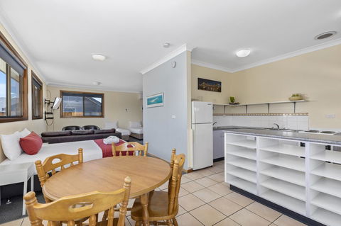 Coastal Bay Motel - Accommodation Bookings 9