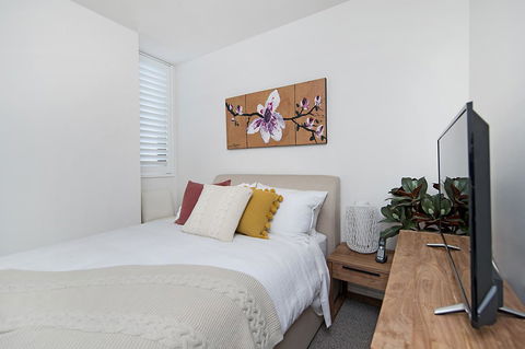 Arena Luxury Beachfront Apartment - Accommodation Bookings 24