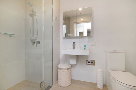 Arena Luxury Beachfront Apartment - Accommodation Bookings 25