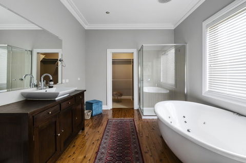 The Spa Cottage With HotTub, Netflix & Stan - Accommodation Bookings 12