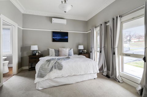 The Spa Cottage With HotTub, Netflix & Stan - Accommodation Bookings 13