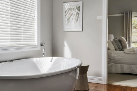 The Spa Cottage With HotTub, Netflix & Stan - Accommodation Bookings 3