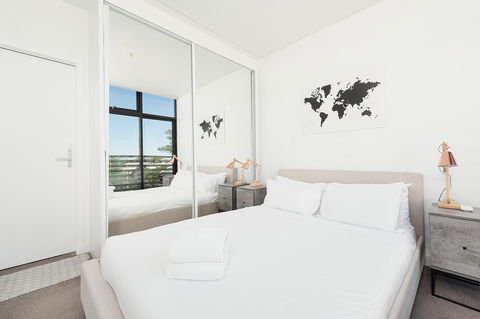 Newtown's Best Designer Apartment - Accommodation Bookings 9