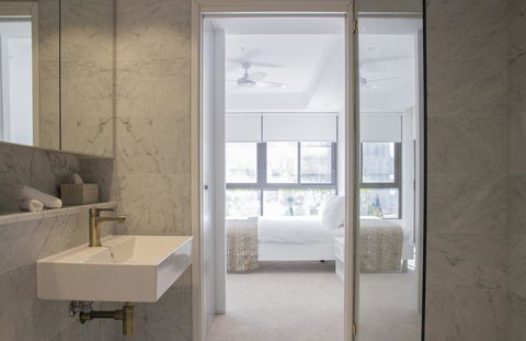 Cozy Apartment With Harbour Bridge View In Bondi - Accommodation Bookings 4