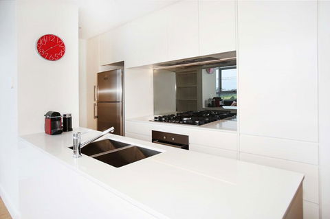 Gadigal Groove - Modern And Bright 3BR Executive Apartment In Zetland With Views - Accommodation Bookings 3