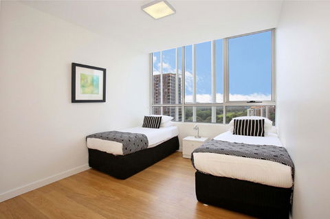Gadigal Groove - Modern And Bright 3BR Executive Apartment In Zetland With Views - Accommodation Bookings 6